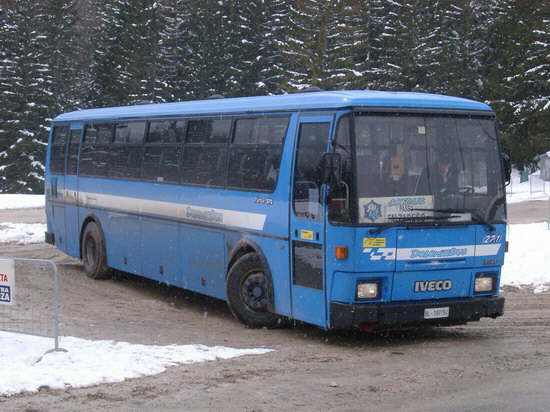 Iveco 370 mit Werkskarrosserie